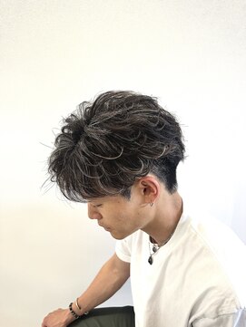 イロ 成田(iLo) メンズ白髪ぼかし細めハイライト