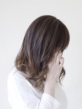 アーシュナチュラリー(h naturally.) グレージュ*バレイヤージュ