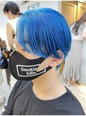 横浜★派手髪センターパートの青髪
