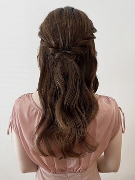 アヴェイル ヒロオ(a'vail Hiroo) 大人モテ綺麗めハーフアップヘアセット