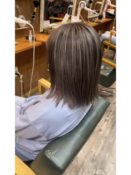 ヘアーサロン アトリエ(Hair salon ATORIE) ミディアムヘアブリーチカラーシャドウルーツシルバーグレージュ