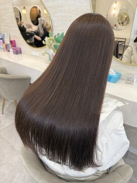 ラビス クローバー(Lovis clover) ホワイトブロンド/外ハネボブ/ワイドバング/ブルーブラック