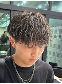 波巻きパーマ×ハイライトでストリート感溢れる男らしいヘアに◎
