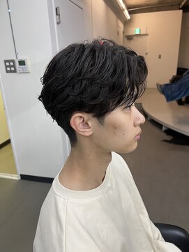 プルーブトウキョウ 渋谷(PROVE TOKYO) 爽やかビジネス フェザーパーマ センターパート