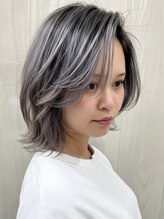 根元を暗くぼかして伸びても綺麗に見える【シャドウルーツ】