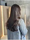 ワンカラーで透明感グレージュ