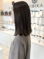 ヒビカ(HIBIKA) 【白髪ぼかし・透明感】大人の切りっぱなし艶ボブ