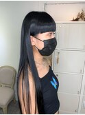 ワイドバングの黒髪ストレート