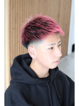 ミリ(milli) 赤髪スキンフェードショート
