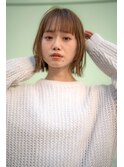 明るめのグレージュと毛先のニュアンスが可愛いナチュラルボブ