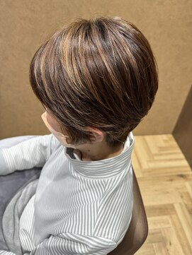 イロハ(iroh) タテムラブリーチ/脱白髪染め/イルミナカラー/ショートヘア