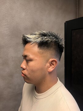 パーチェヘアー(pace hair) フェードと相性抜群◎ ホワイトメッシュカラー