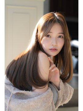 ザシー オモテサンドウ(The C) レイヤーカット・ストレートヘア・ベージュ艶カラー・お顔まわり