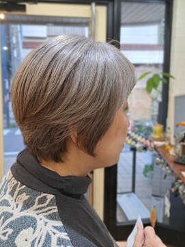 ルナ 大船店(LUNA) 白髪ぼかしカラー×ショートボブ