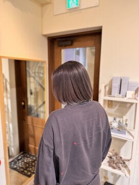 ワンバイワンクラッカ(one by one CLACCA) ブリーチ必須 ハイトーングレージュ×ボブ