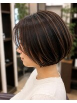 マッシュアップ(Mash Up)&nbsp;【白髪ぼかし】細めハイライトで立体感★30代40代の丸みショート