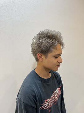 カフネ(KAHUNE) グレージュスパイキーショート