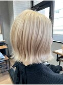 ハイトーンホワイトブロンド×韓国風切りっぱなし小顔ボブ