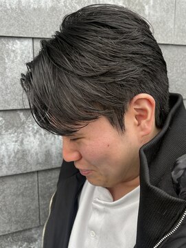 ヒュイル バイ ニアウ(Hwyl by Niau) MEN’S HAIRセンターパートスパイラルパーマニュアンスパーマ