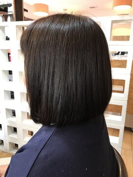 ワンポイント レガーレ(ONE POINT LEGARE) 前下がりボブ