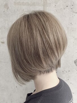 アヴァンス 広島本通店(AVANCE.) ミルクティーアッシュ×前下がりボブ