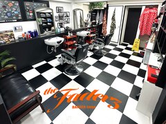 THE FADERZ BARBER SHOP【ザ　フェイダーズ　バーバー　ショップ】