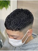 デルフィーノヘアーの濡れパンクロップフェードカット