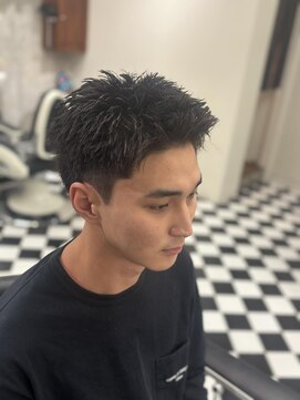 フランクス バーバー ウエストトウキョウ 吉祥寺店(FRANK’S BARBER WEST TOKYO) 波巻きツイストスパイラルリバースセンターパートニュアンスパT