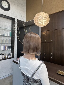 アールトゥーヘアー(art To Hair) ミルクティーベージュ/ハイトーン/ボブ
