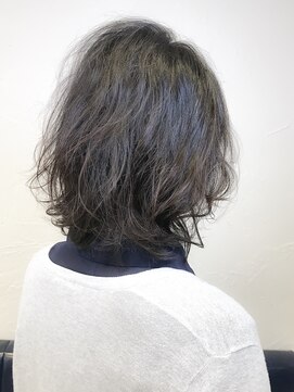 ウィロー(WILLOW) 【WILLOW】パーマを活かしたミディアムヘア（井下貴史）