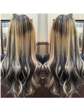 ディー エメ(D-aimer-) 黒×ベージュの派手エクステスタイル