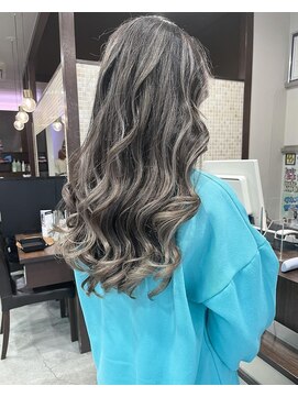 アコ(Aco) ★徐々に創っていくハイライト＆バレイヤージュ★