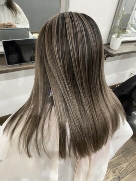 アンダーバーホワイト 広島 並木店(_WHITE) バレイヤージュ(シャドールーツ)