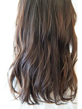 ナナシ(NaNaShi) ゆる巻きロング