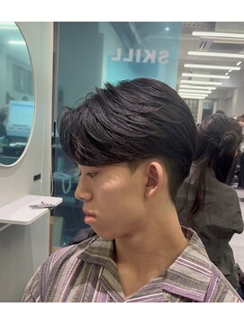 スキル(SKILL) センターパート/ニュアンスパーマ/メンズ縮毛矯正/パーマ落とし