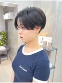 暗髪ショート/ハンサムショート/黒髪/センターパート