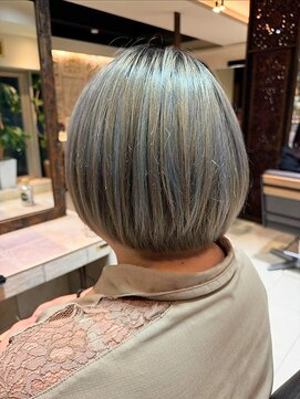 ヘアリゾート粋 ティガ 池袋店(tiga) 丸みショート/ボブ/ブリーチカラー/シルバー
