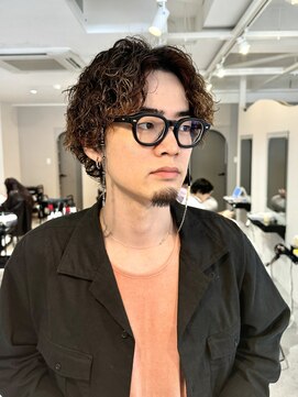 エルモ(ELMO.) スパイラルパーマ×センターパート