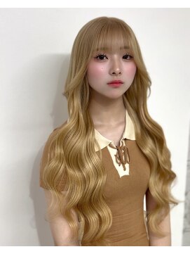 シャイル(CHAiL) 羽エクステ×ブロンド