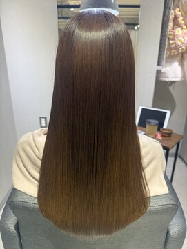 フォームフォローズファンクション 清澄白河(FORM FOLLOWS FUNCTION) 柔らかさと艶を兼ね備えた理想のストレートヘア