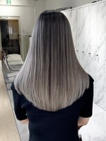 ヨロ 上野(YOLO)&nbsp;ハイライトカラーミルクティーベージュレイヤーカット