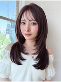 20代30代に人気の抜け感あるミディアムのくびれレイヤー