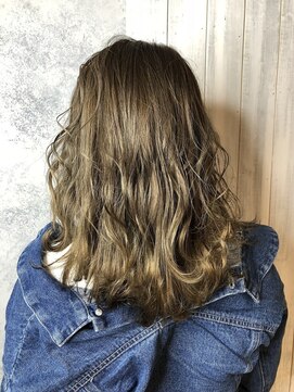 ヘアサロン アティリー(Hair Salon Attirer) 西梅田/ボブ/グレーベージュ/白髪ぼかし/ハイライト/ベージュ