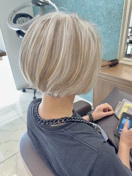 アッシュ 下北沢店(Ash) 白髪ぼかしローライトのショートボブ
