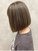 ハイライトで立体感×お手入れ簡単パッツンボブ