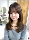結べるミディアムレイヤー　耳にかけても綺麗に流れる顔まわり