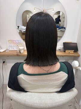 シアエミュー 新越谷店(SHEER emu) オリーブカラー/ボブ