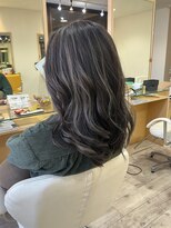 イソラブル(ISOLA-blu)&nbsp;コントラストハイライト×暗髪グレー