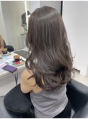レイヤーカット×アッシュグレージュカラー