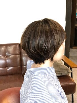 ヘアデザインワークスハグ(HAIR DESIGN WORKS HUG) ふわぁとボブショート。毛先にゆるふあパーマ